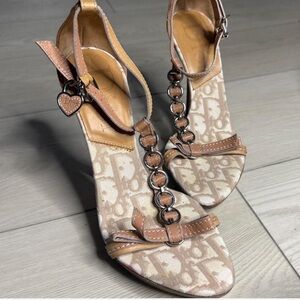 VINTAGE CHRISTIAN DIOR HEELS